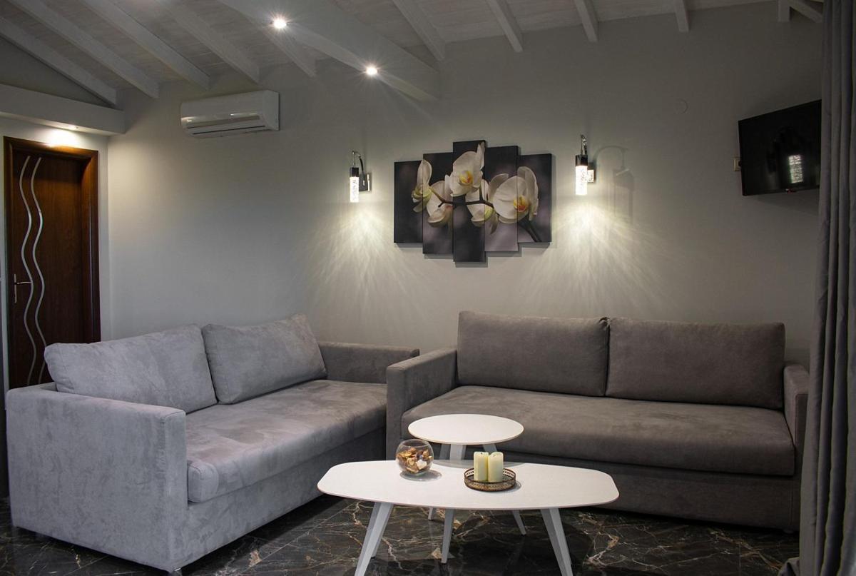 Stamos Apartments And Studios 沃尔沃罗 外观 照片